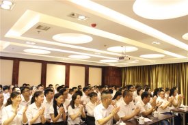 逆勢上揚，再創(chuàng)輝煌—新思路裝飾召開年中工作